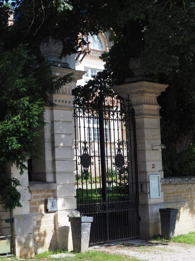 Charming Cottage In Chateau Les Roches Gardens 蒙圣让 外观 照片